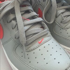 Nike Kids Sneakers in Gray and Pink